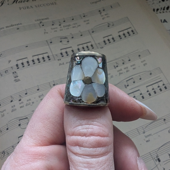 Jewelry - Floral Mother of Pearl Abalone Shell Thimble